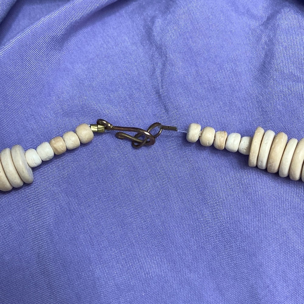 Vtg Boho Artsy Wood Bead and Disk Necklace + Earrings Set (80’s) - Picture 6 of 7